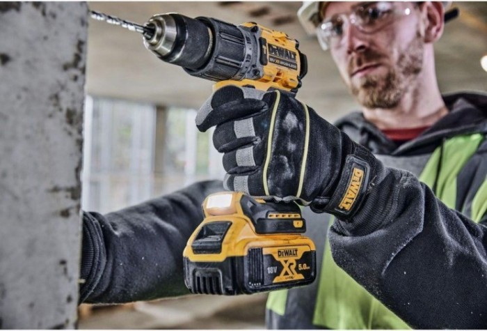 Дрель-шуруповерт аккумуляторная DeWALT DCD 805 P2T [DCD805P2T-QW]