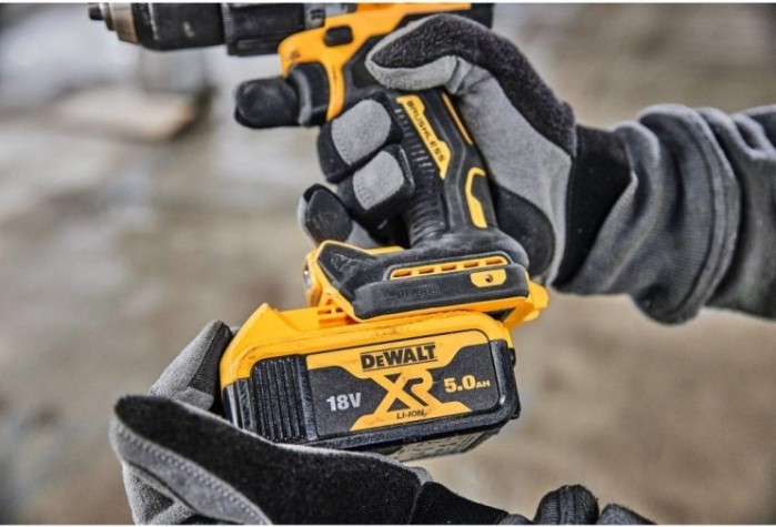 Дрель-шуруповерт аккумуляторная DeWALT DCD 805 P2T [DCD805P2T-QW]