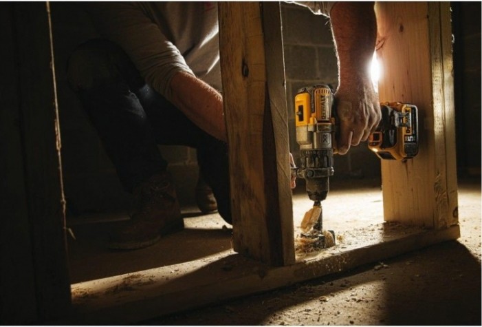 Дрель-шуруповерт аккумуляторная DeWALT DCD 996 TР 2 ударная