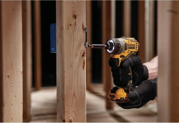 Дрель-шуруповерт аккумуляторная DeWALT DCF 601 D2 [DCF601D2-QW]