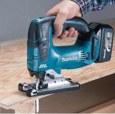 Лобзик аккумуляторный MAKITA DJV 182 Z бесщеточный, без АКБ и ЗУ [DJV182Z]