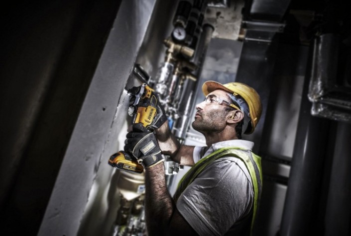 Многофункциональный инструмент аккумуляторный DeWALT DCS 356E1T бесщеточный, без ЗУ