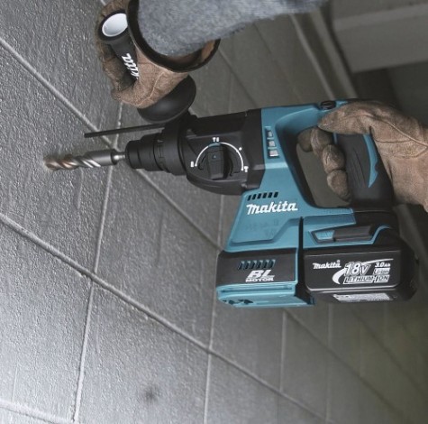 Перфоратор аккумуляторный MAKITA DHR242RT бесщеточный