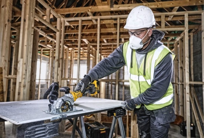 Пила циркулярная аккумуляторная DeWALT DCS 571 E1T без З/У [DCS571E1T]