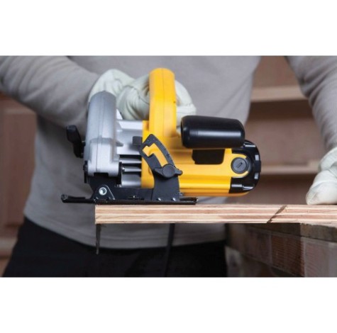Пила циркулярная сетевая DeWALT DWE 560 [DWE560-QS]