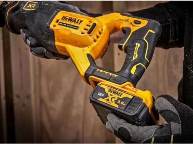 Пила сабельная аккумуляторная DeWALT DCS 382 N FLEXVOLT, бесщеточная, без АКБ и ЗУ [DCS382N-XJ]