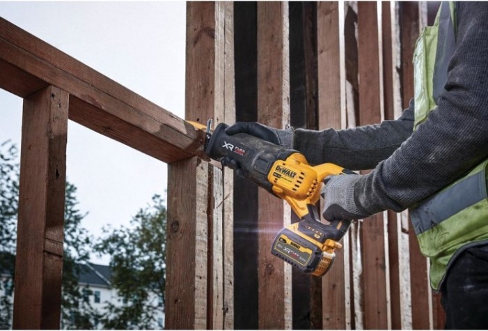 Пила сабельная аккумуляторная DeWALT DCS 386 NT FLEXVOLT, бесщеточная, без АКБ и ЗУ [DCS386NT-XJ]