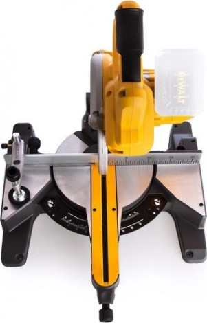 Пила торцовочная аккумуляторная DeWALT DCS 777 N FLEXVOLT, бесщеточная, без АКБ и З/У [DCS777N-XJ]
