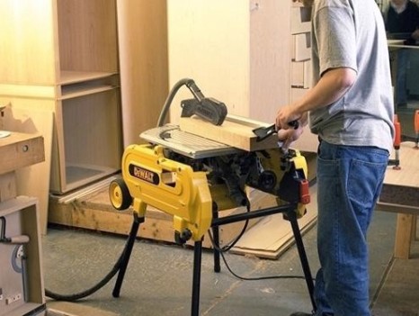 Пила торцовочная сетевая DeWALT D 27107 [D27107-QS]