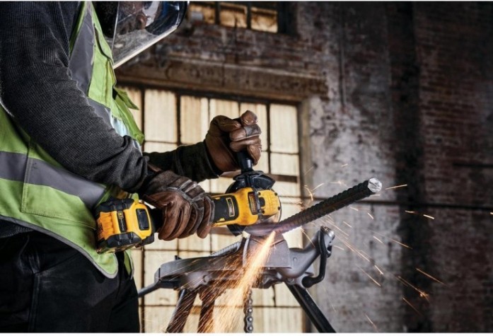 Угловая шлифмашина аккумуляторная DeWALT DCG 409 NT бесщеточная, без АКБ и З/У [DCG409NT-XJ]