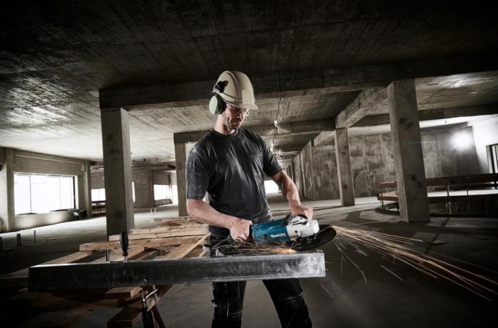 Угловая шлифмашина MAKITA GA 9020 SFK [GA9020SFK]