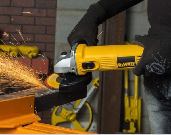 Угловая шлифмашина сетевая DeWALT DWE 4113 [DWE4113-KS]
